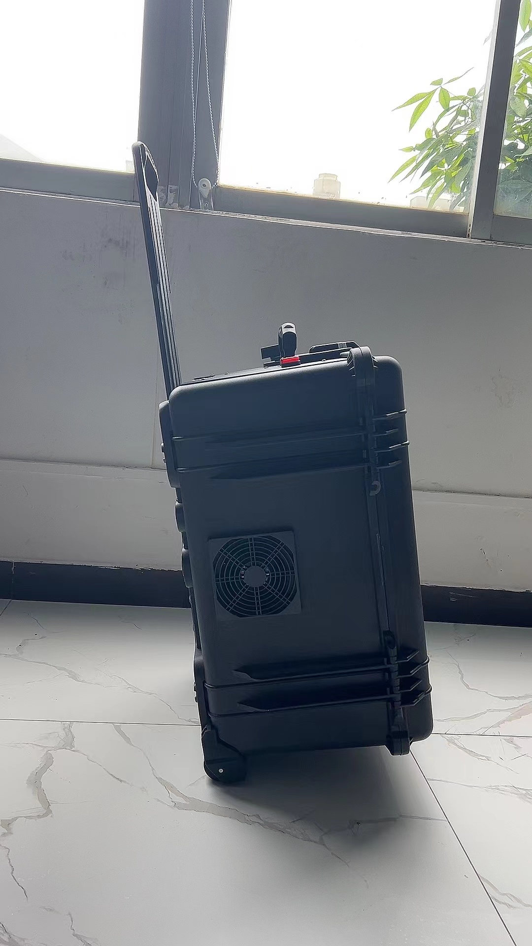 柳南手拉箱型移动通信干扰器
